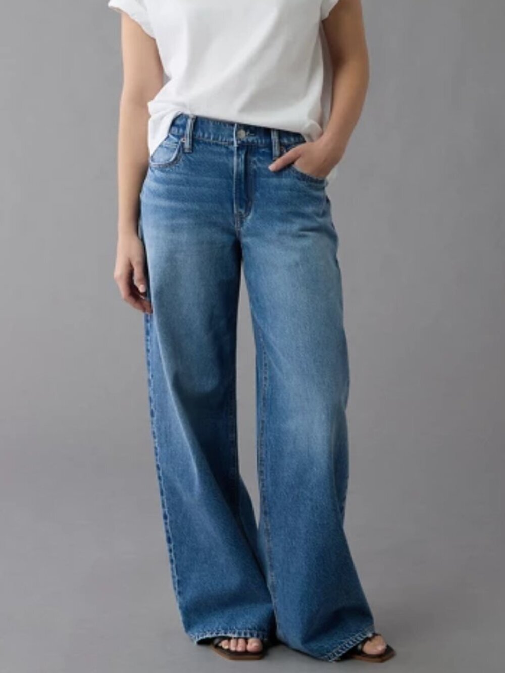AE Dreamy Drape Strigid Low-Rise Ultra Wide-Leg Jean